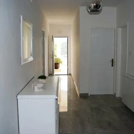 Zavalatica 4420a Daire Čara